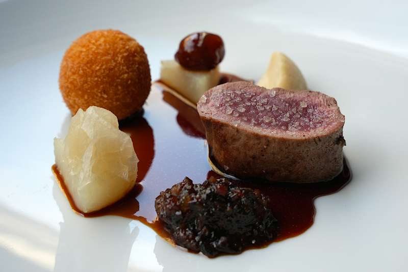 ameo fine dining kunst reh quer